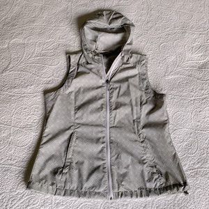 Eddie Bauer sz. S gray and white vest.